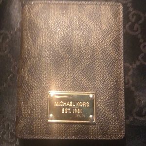 Michael Kors Wallet / charger